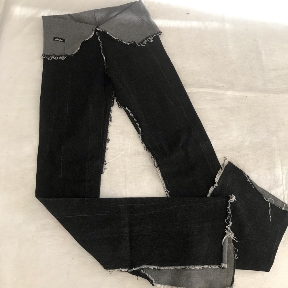 Distressed fitted stretchy jeans.